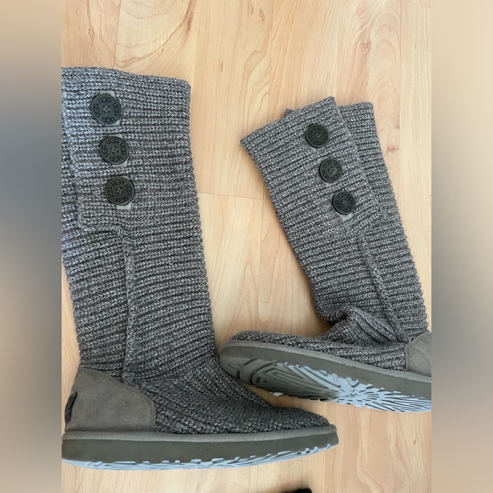 Women’s size 8 Grey UGG sweater boots